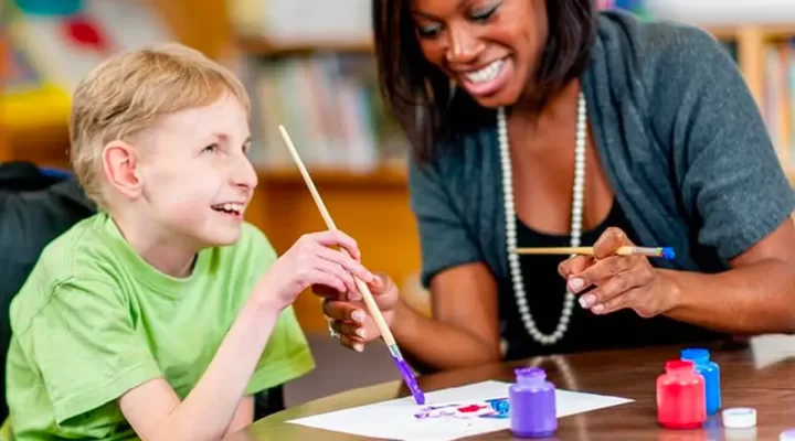 Adaptações Curriculares para Atender às Necessidades na Educação Inclusiva