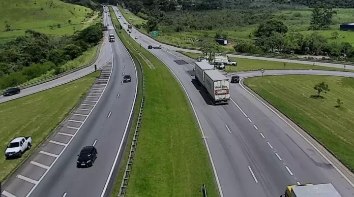 Alerta na Rodovia Dom Pedro I: Interdição por Risco de Explosão em Caminhão