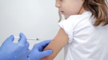 Apenas 11% das crianças completaram o esquema vacinal contra covid-19, alerta Fiocruz