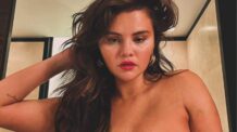 De batom vermelho e lingerie decotada, Selena Gomez impressiona fãs com novas fotos nas redes sociais
