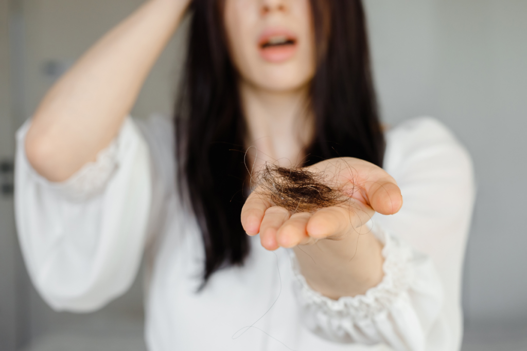 Diabete, Cigarro, Estresse e Outros Fatores Podem Causar Queda de Cabelo