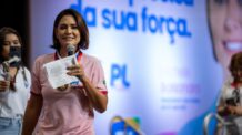 Justiça proíbe evento de homenagem a Michelle no Theatro Municipal de São Paulo