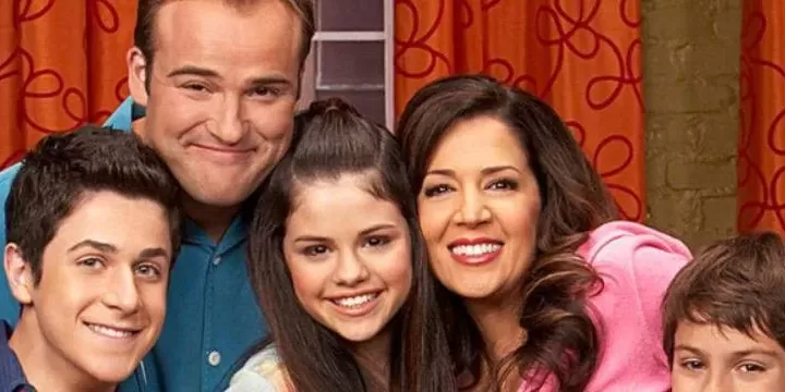 Magia de Volta: “Feiticeiros de Waverly Place” Anuncia Revival com o Retorno Triunfal de Selena Gomez