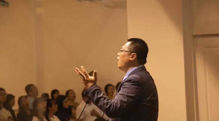 Pastor Cristão Condenado a 14 Anos de Prisão na China: Um Alerta sobre Liberdade Religiosa