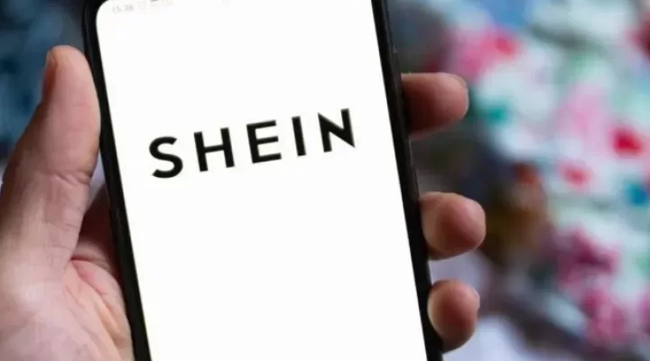 Shein Enfrenta Processo Movido pela Uniqlo por Suposta Cópia de Bolsa que se Tornou Viral