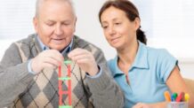 Terapia ocupacional para idosos: benefícios e como funciona
