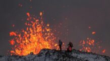 Vulcão na Islândia entra em erupção, espalhando lava sobre o solo congelado